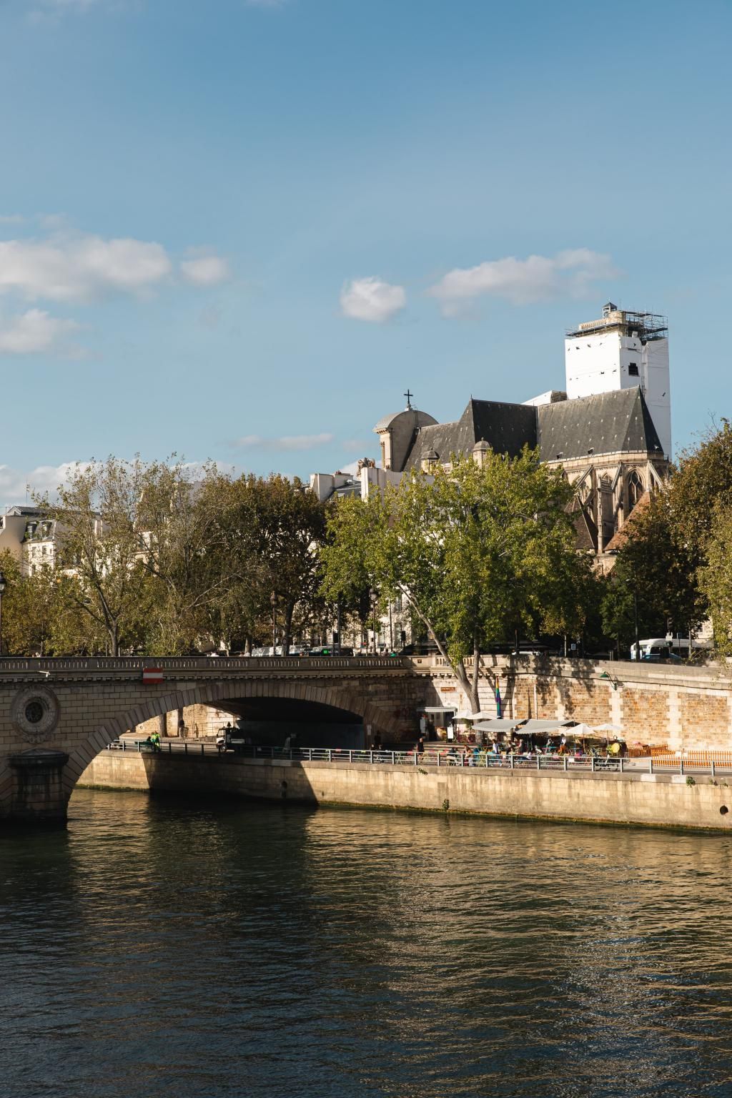 Où trouver un hôtel cosy à paris pour un séjour chaleureux sur l’Île Saint-Louis ?