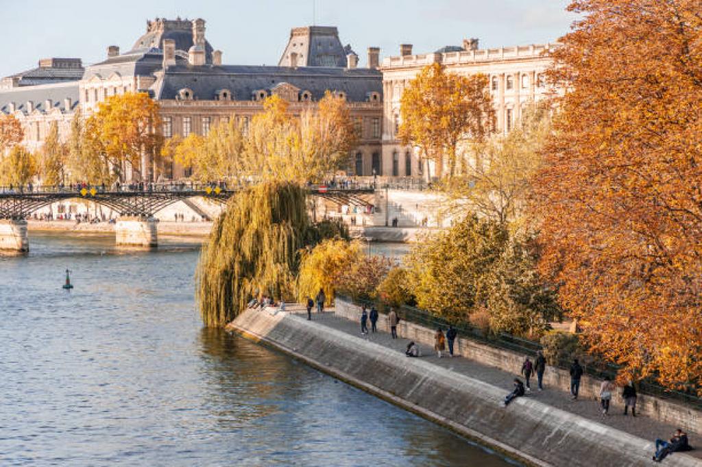 Découvrez les secrets de l’Île Saint-Louis : Séjour à Paris en automne