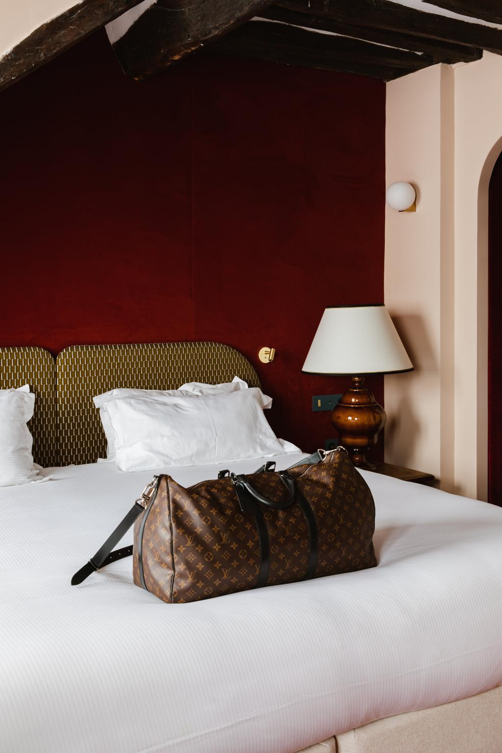 L'hôtel L de Lutèce vous souhaite la bienvenue sur son site officiel