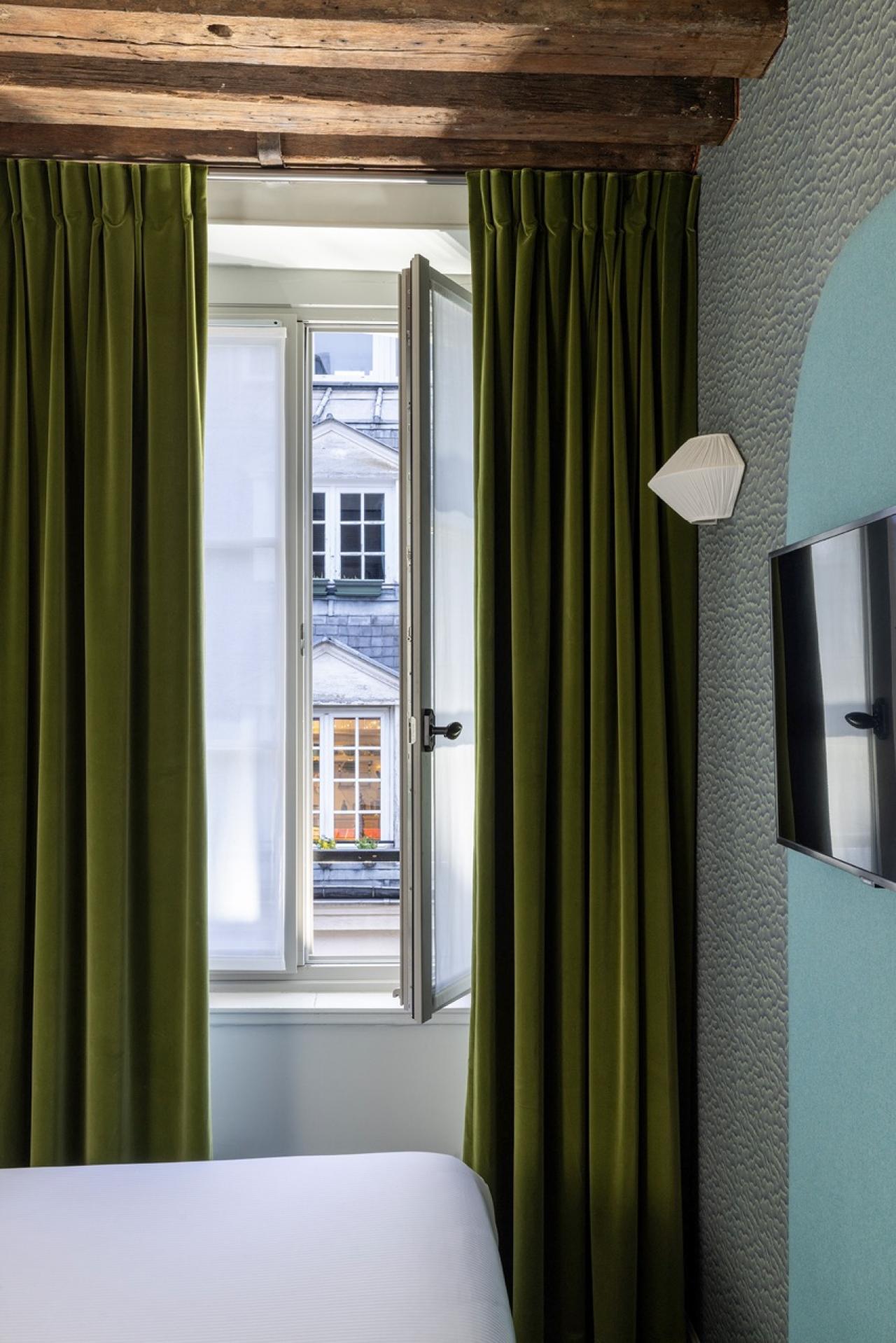 L de Lutèce - Communicating rooms Plurielle