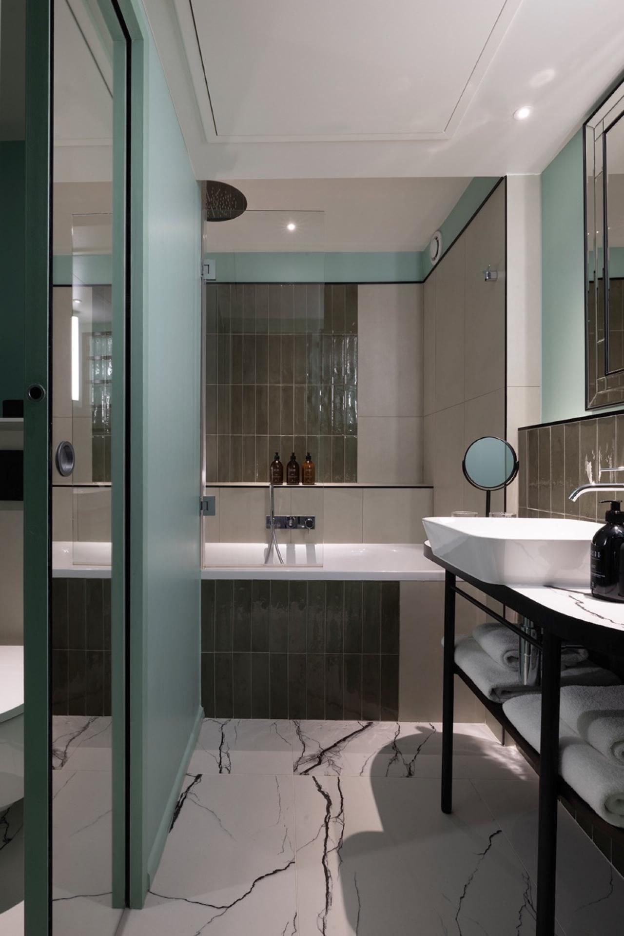 L de Lutèce - Communicating rooms Plurielle