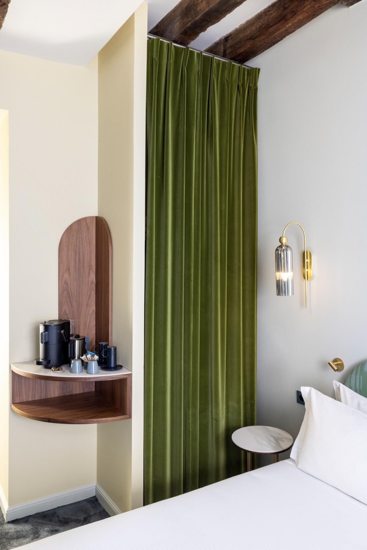 L de Lutèce - Communicating rooms Plurielle