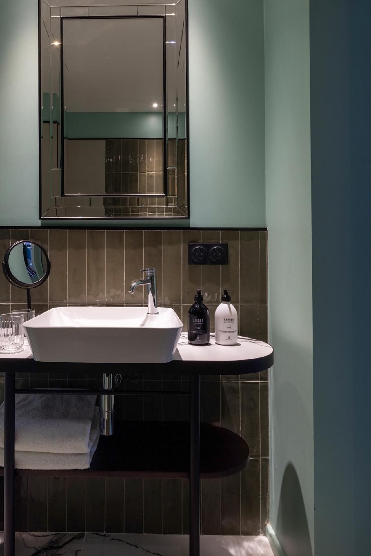 L de Lutèce - Communicating rooms Plurielle